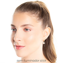 Carregar imagem no visualizador da galeria, Shine And Glow – Iluminador Em Stick
