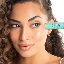 Carregar imagem no visualizador da galeria, Shine And Glow – Iluminador Em Stick
