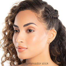 Carregar imagem no visualizador da galeria, Shine And Glow – Iluminador Em Stick
