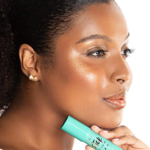 Carregar imagem no visualizador da galeria, Shine And Glow – Iluminador Em Stick
